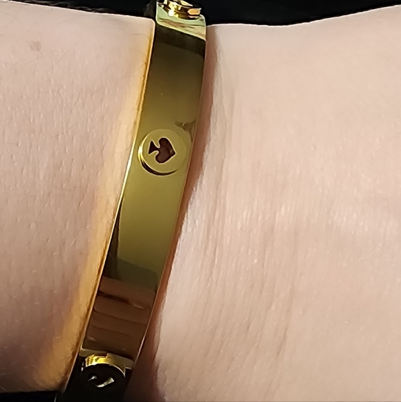 Kate Spade Gold studded hinged bangle bracelet "Spot The Spade" NWT! ♠️ - Picture 12 of 16